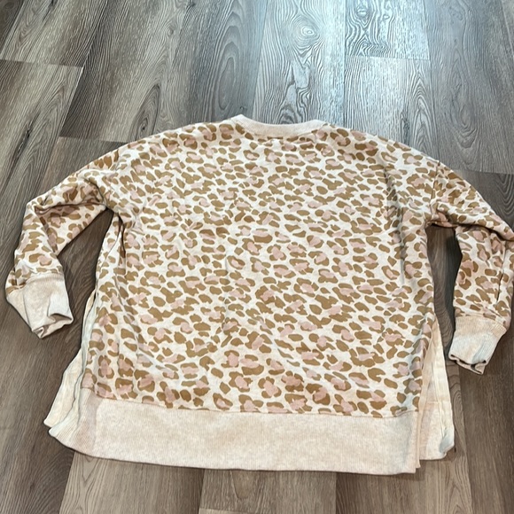 Aerie Cheetah Print Light Crewneck - Picture 13 of 14